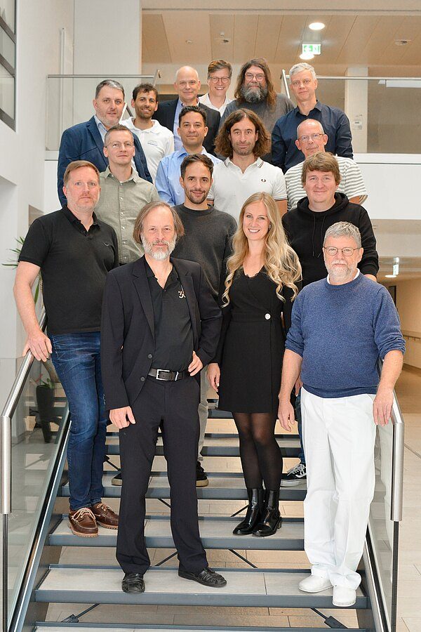 csm_schmerztherapie_gruppe_fotomontage_D80_5374b_d1070bc6b6 Bild aller Beteiligten im Forschungsprojekt StopUIcus